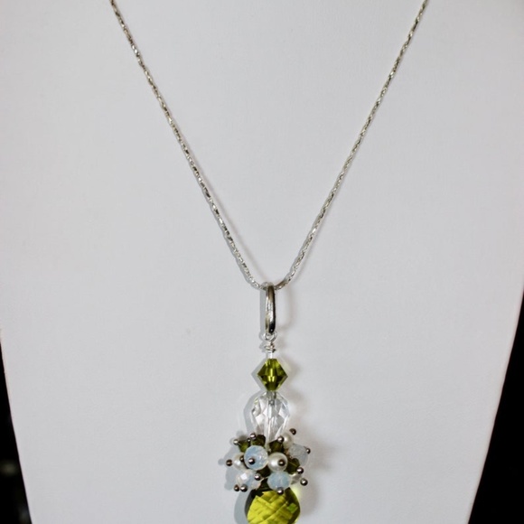 Swarovski Crystals Pearls Necklace and Earrings - Picture 4 of 5
